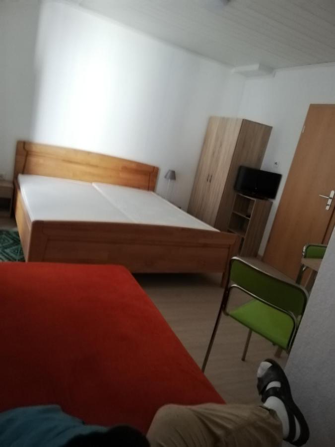 Gasthaus Zur Traube Hatzenport Exteriör bild