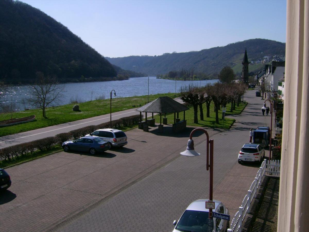 Gasthaus Zur Traube Hatzenport Exteriör bild