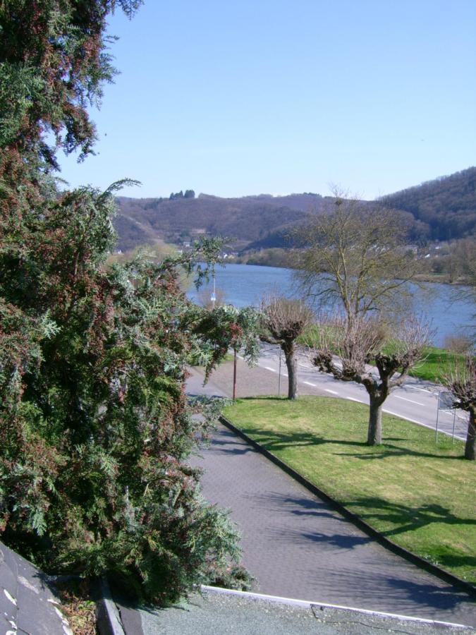 Gasthaus Zur Traube Hatzenport Exteriör bild