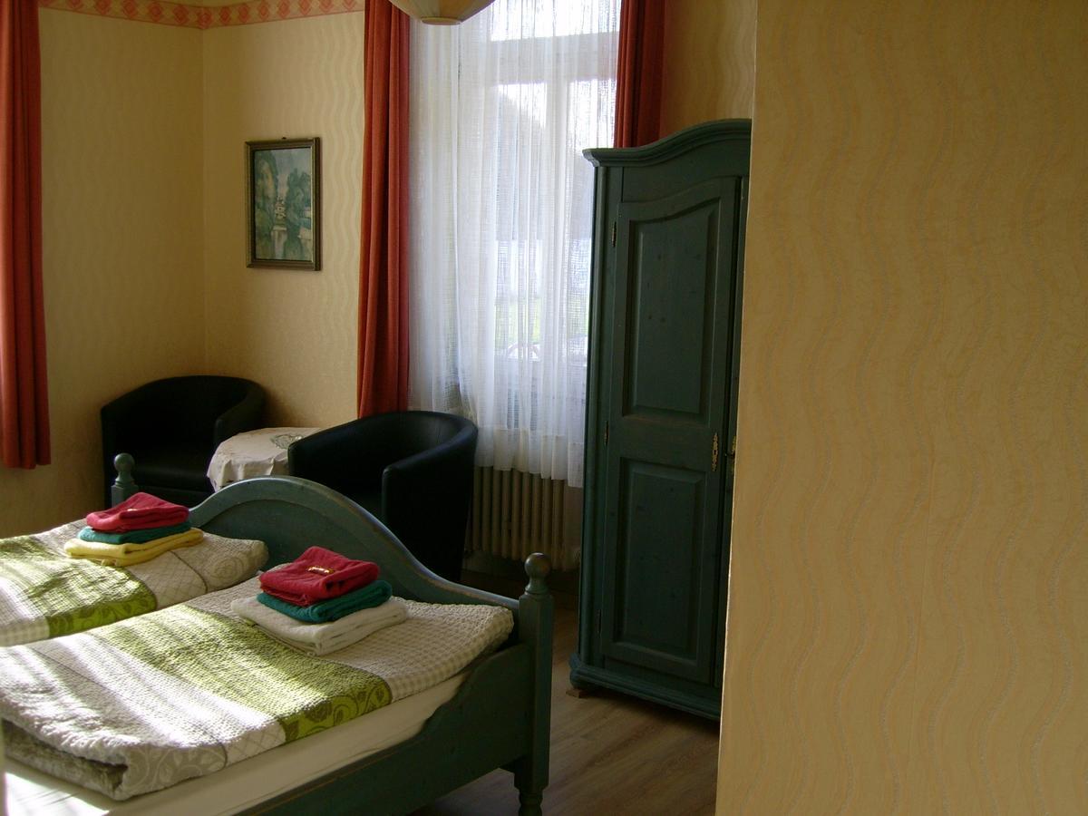 Gasthaus Zur Traube Hatzenport Exteriör bild