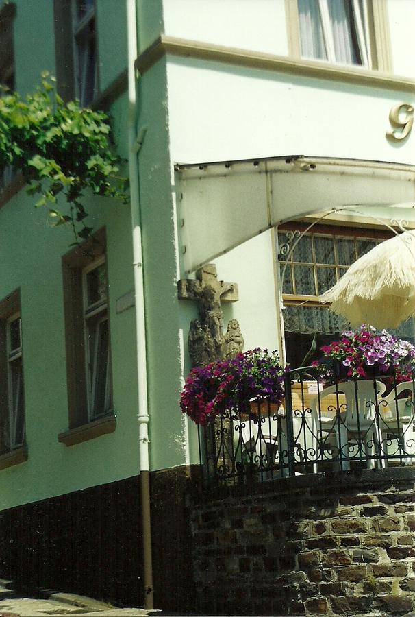 Gasthaus Zur Traube Hatzenport Exteriör bild