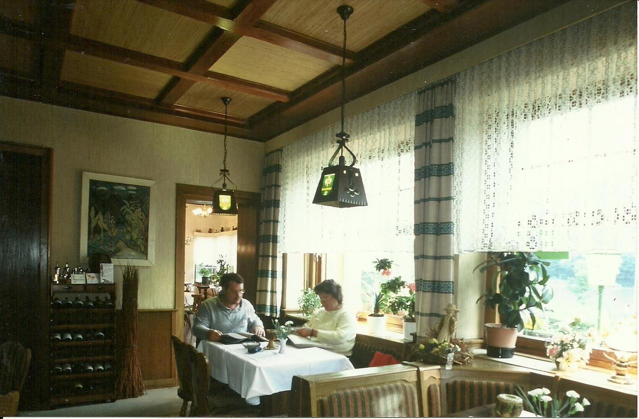 Gasthaus Zur Traube Hotell Hatzenport Exteriör bild