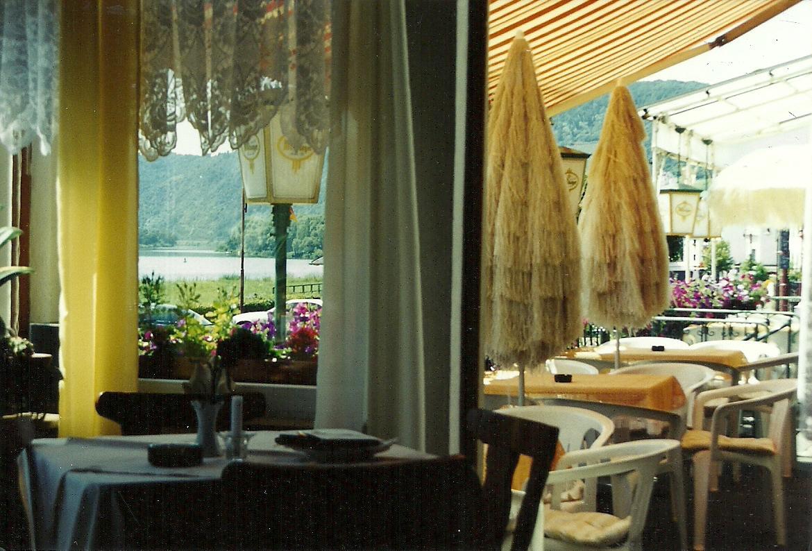 Gasthaus Zur Traube Hatzenport Exteriör bild