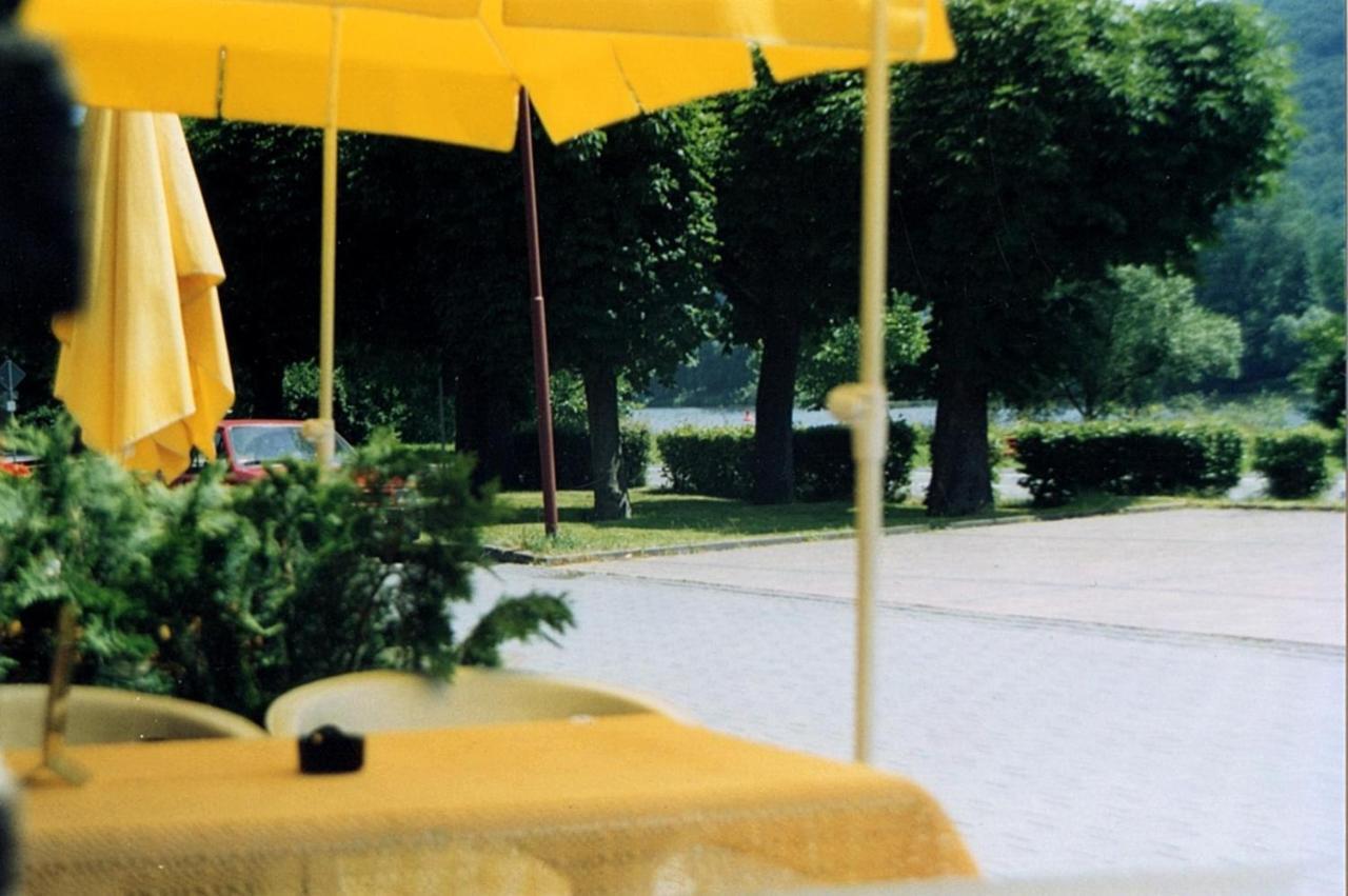 Gasthaus Zur Traube Hatzenport Exteriör bild