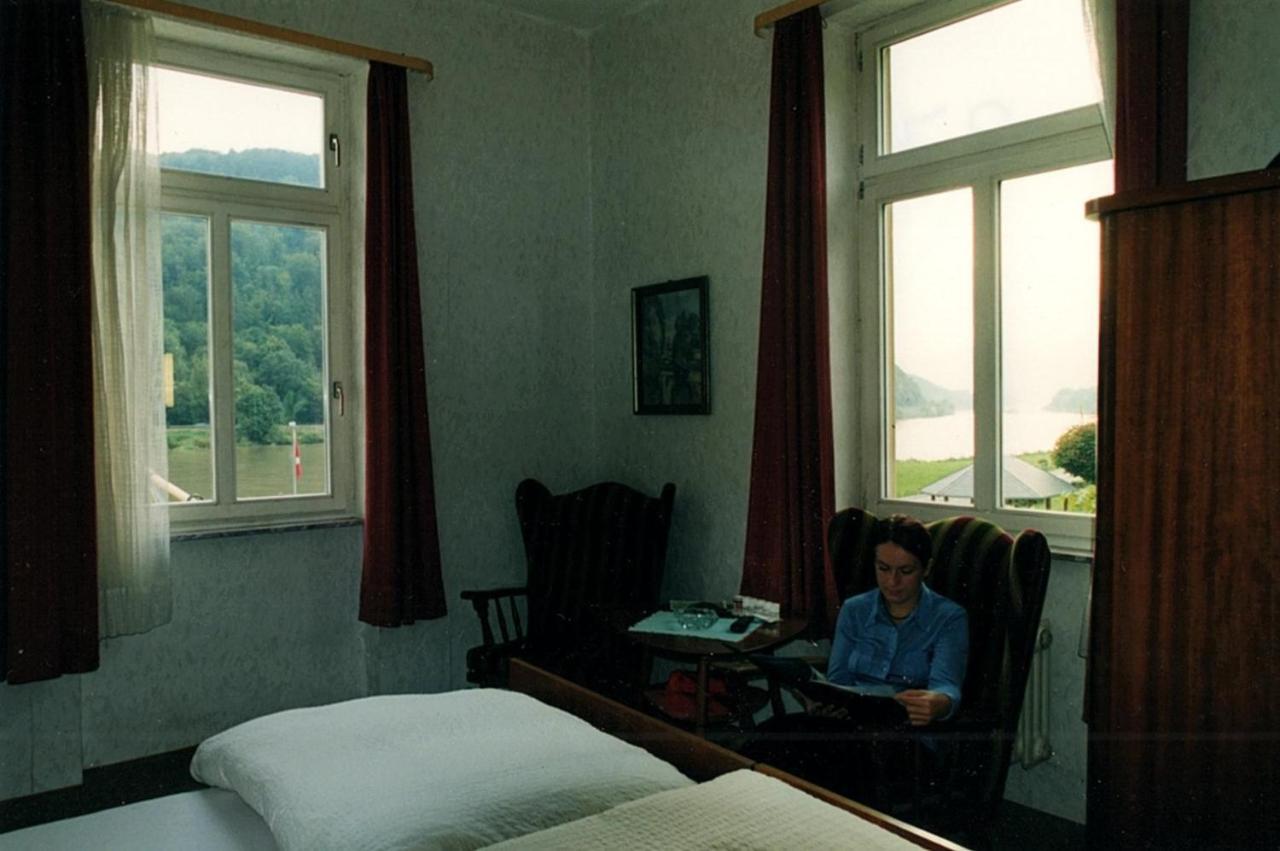 Gasthaus Zur Traube Hatzenport Exteriör bild