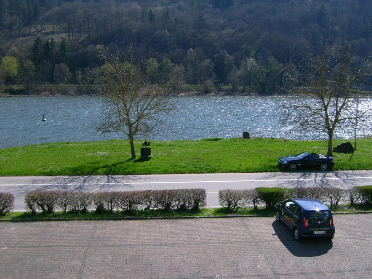 Gasthaus Zur Traube Hatzenport Exteriör bild