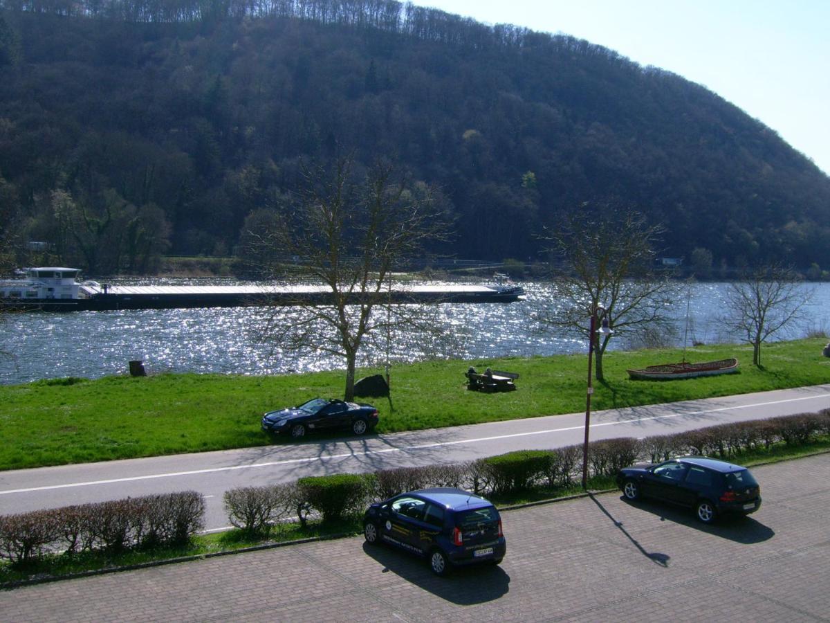 Gasthaus Zur Traube Hatzenport Exteriör bild