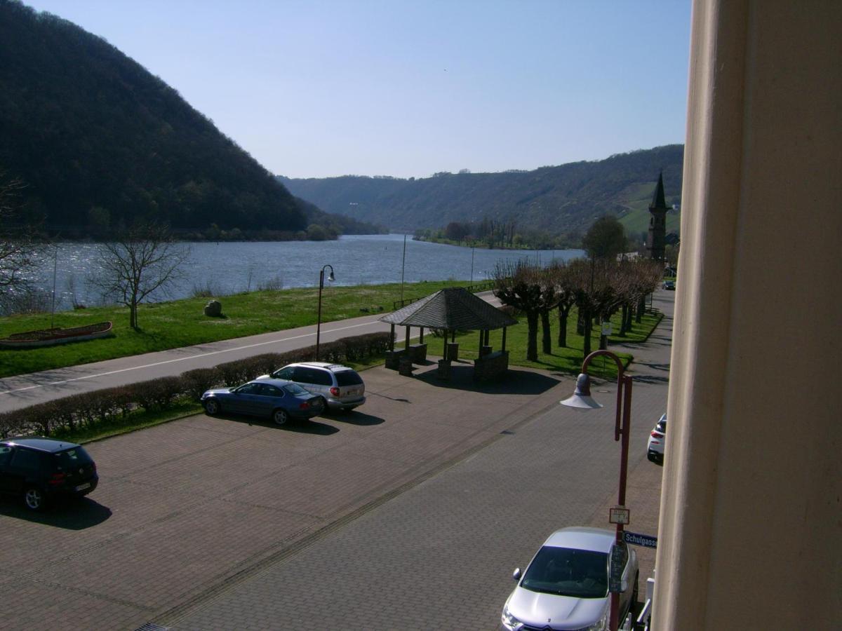 Gasthaus Zur Traube Hatzenport Exteriör bild