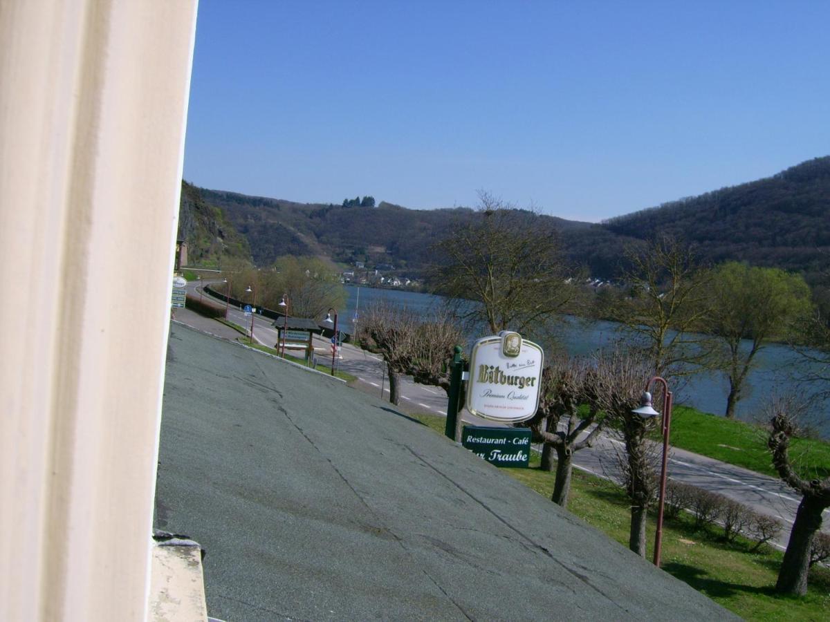 Gasthaus Zur Traube Hatzenport Exteriör bild